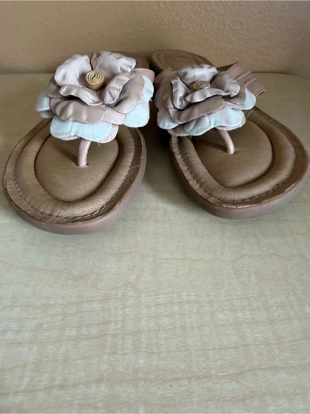 🌼Nurture Tan Leather Floral Thong Comfortable Cushioned Sandals Size 7.5